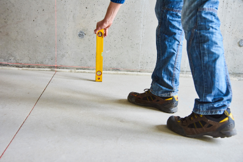 measuring level of concrete floor